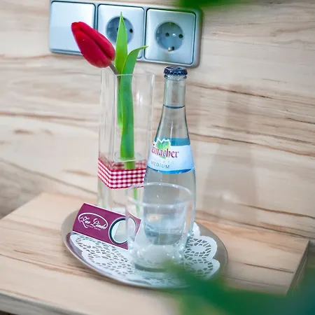 Und Zur Linde Rot an der Rot