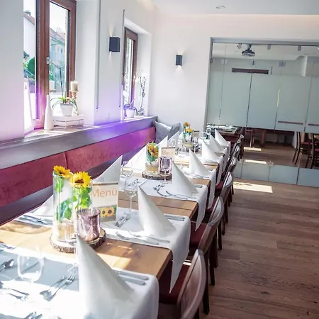 Und Zur Linde Affittacamere 3*