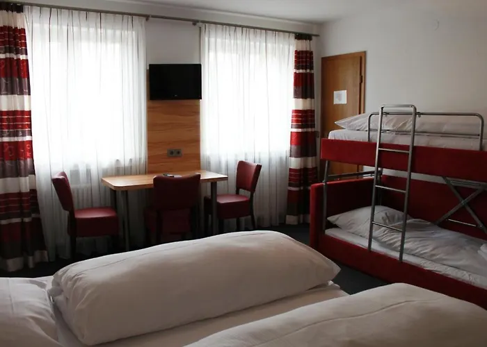 Und Zur Linde Gæstehus 3*